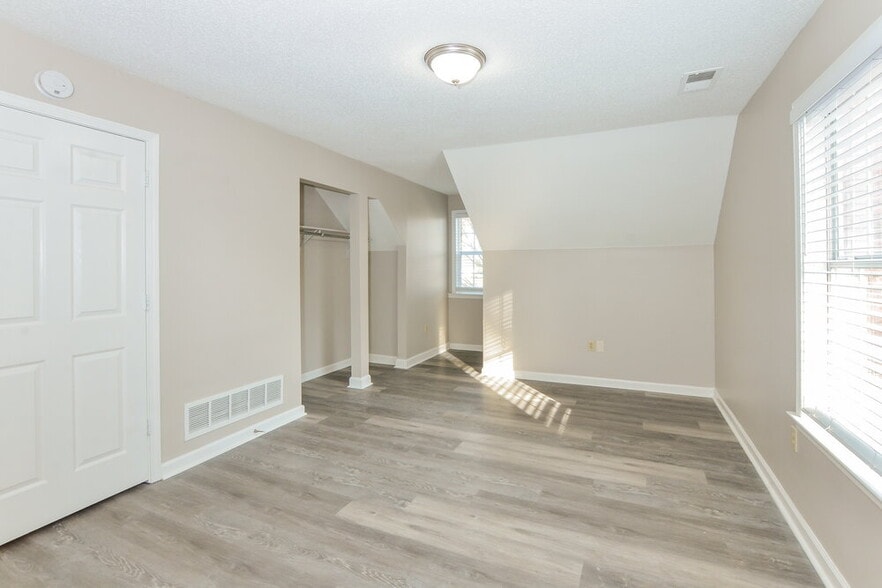 Building Photo - 9453 Bryant Trent Blvd