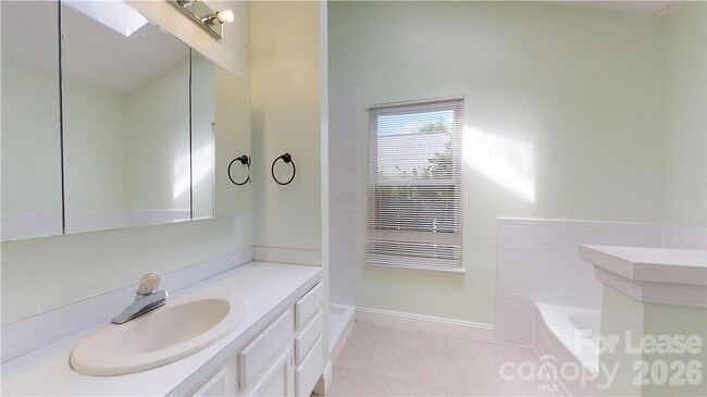 Building Photo - 13906 Glendevon Ct