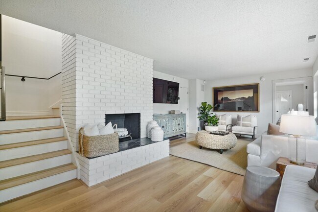 Building Photo - 3811 Farm Hill Blvd