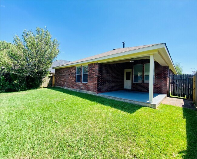 Building Photo - 5615 Brookhollow Oaks Trail