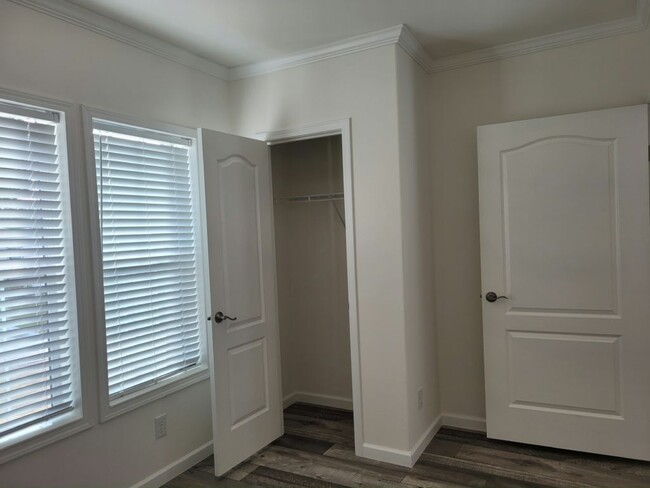 Building Photo - 5523 Eugene Dr