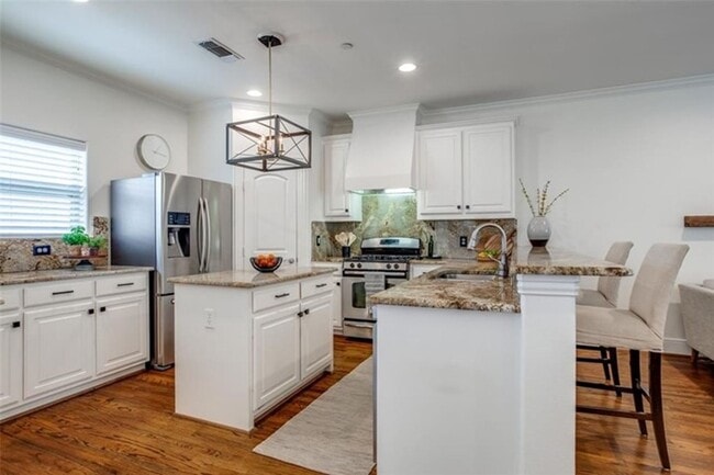 Building Photo - 3 bed 3.1 bath minutes from HPHS