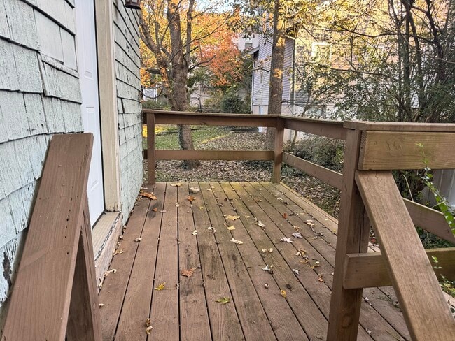 Building Photo - 423 Steele St