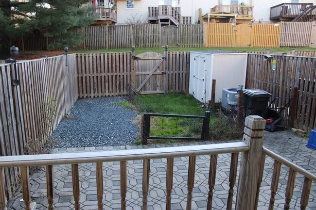 Building Photo - 433 Ellis Ln