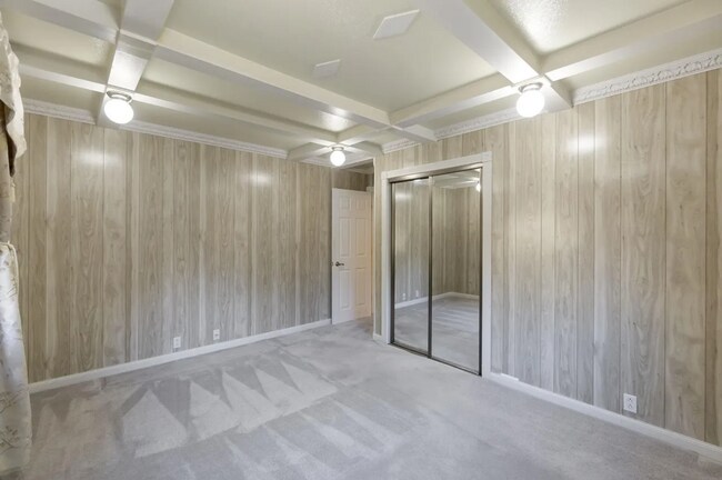 Building Photo - Beautiful 3-Bed 1.5-Bath House in Waterloo