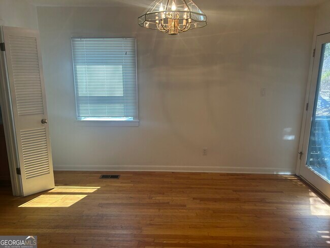 Building Photo - 180 Woodstone Dr