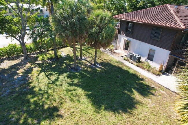 Building Photo - 444 Pine Cir