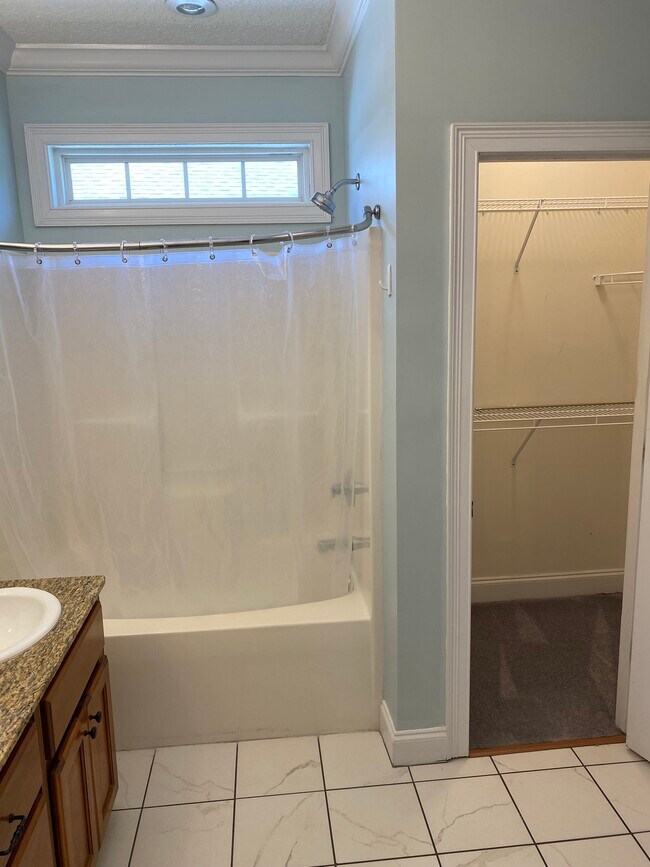 Building Photo - 56 Greyfield Dr