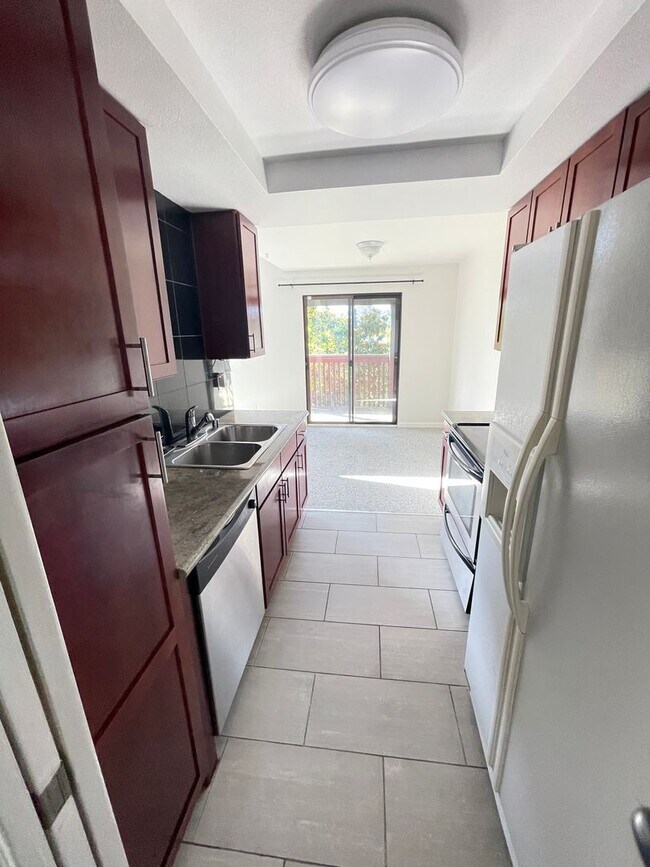Building Photo - Available Now - 2 Bedroom 2 Bath Condo in ...