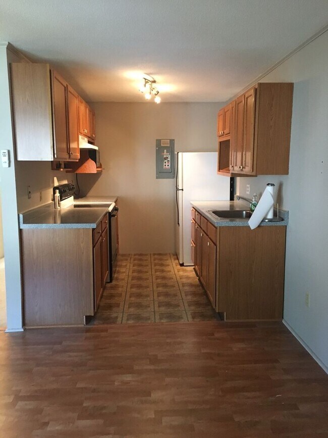 Building Photo - One bedroom with garage