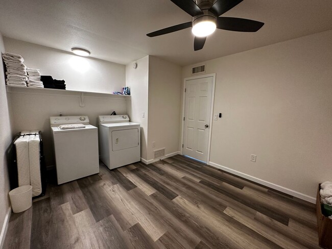 Building Photo - Beautiful Newly Remodeled Furnished Home: ...