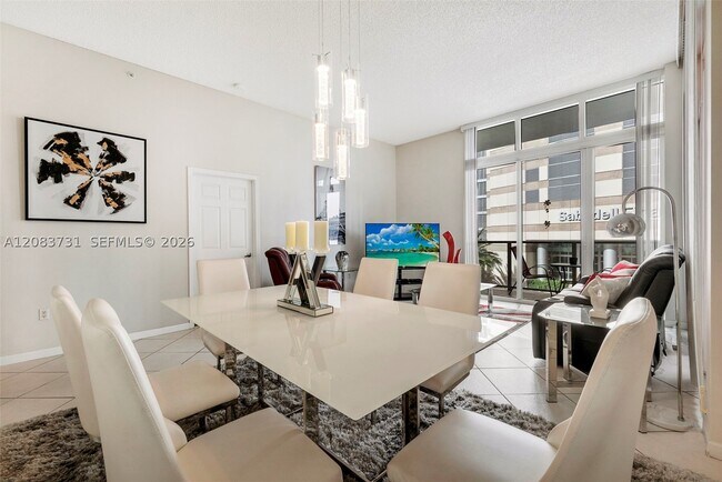 Building Photo - 1155 Brickell Bay Dr