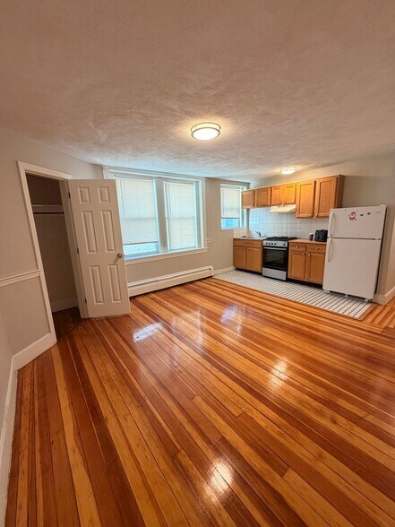 Interior Photo - 256 Washington