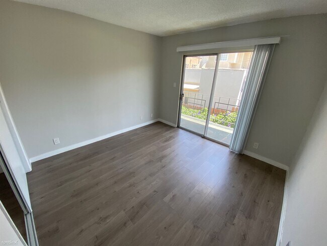 Building Photo - 1208 S Norton Ave