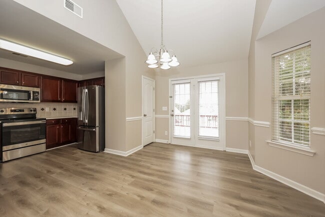 Building Photo - 1500 Saddle View