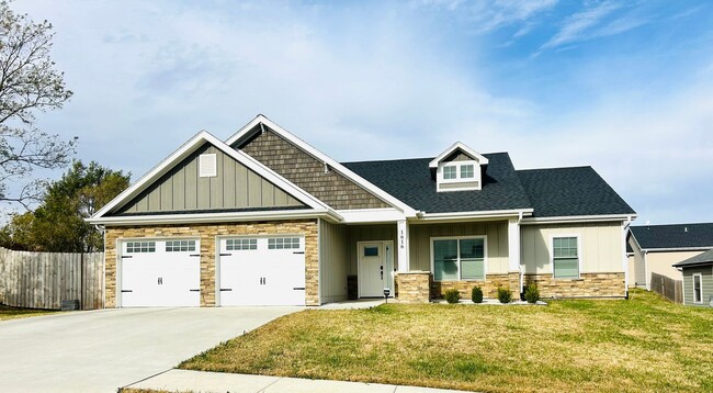 Building Photo - Stunning Home, Great Neighborhood!