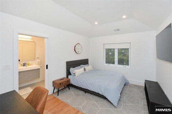 Building Photo - 65 Franklin St