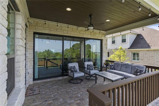 Building Photo - 820 Palamos Dr