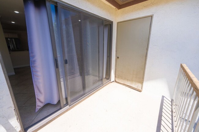 Building Photo - 3550 Sunset Ln