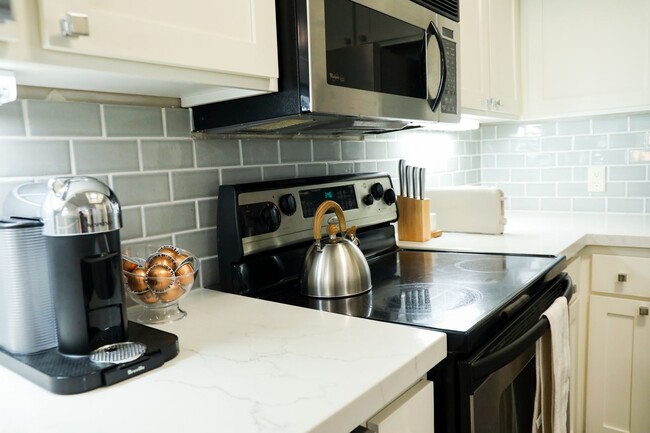 Building Photo - THE UPTOWN | Modern | Furnished | Bankers Hill Condo | Across from Balboa Park