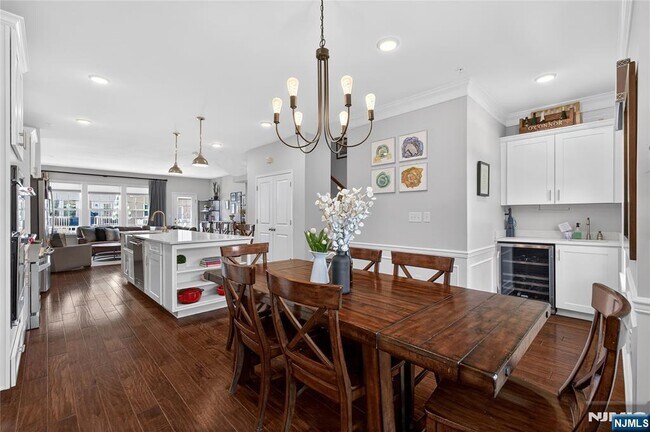 Building Photo - 117 Truman Dr