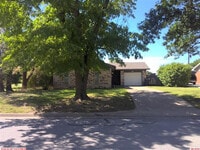 Building Photo - 621 W Oxford Ave