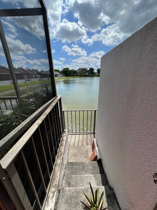 Private access to lake from patio - 1424 SW 131st Place Cir E