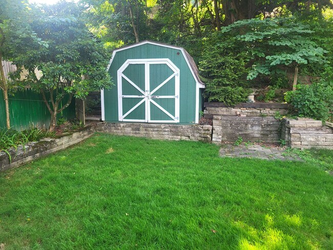 Building Photo - 3 bedroom, 1.5 bath ranch in Penn Hills!