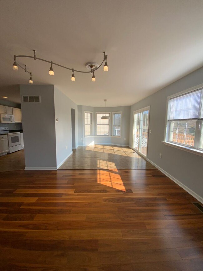 Building Photo - Great town home in Sterling Place