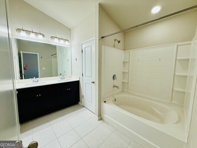 Building Photo - 256 Highland Pointe Cir E