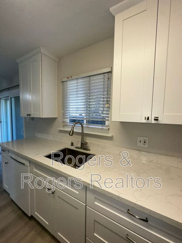 Building Photo - 3592 Payne Ave