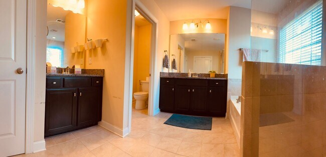 Building Photo - Sought-After Skybrook Community