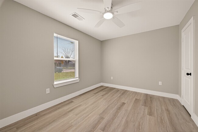 Building Photo - 3527 La Retama Dr