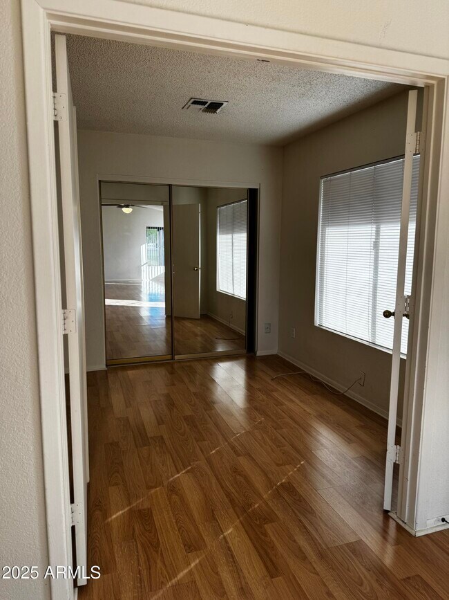 Building Photo - 10830 W Diana Ave