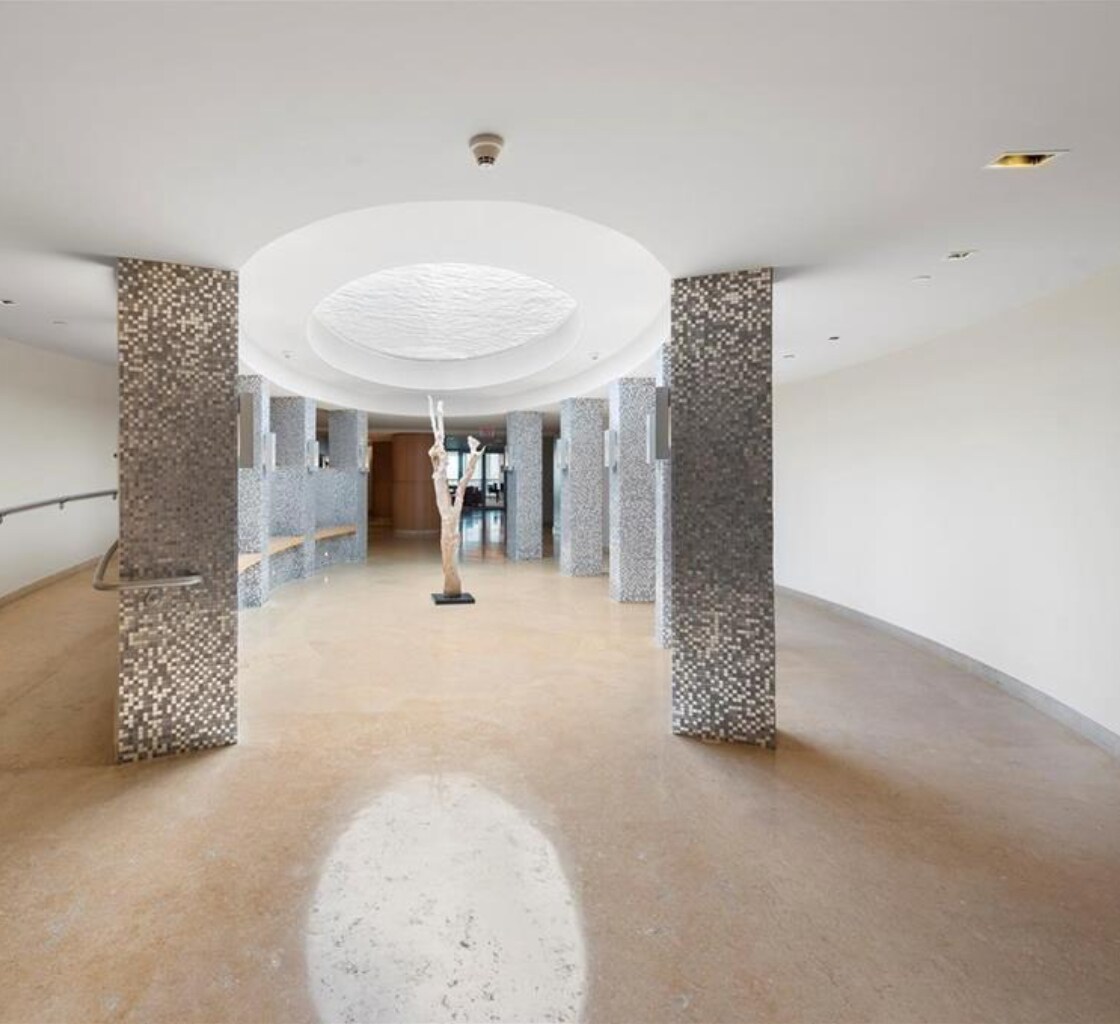 Building Photo - 900 Biscayne Blvd