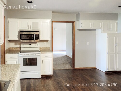 Building Photo - 13828 W 110th Terrace