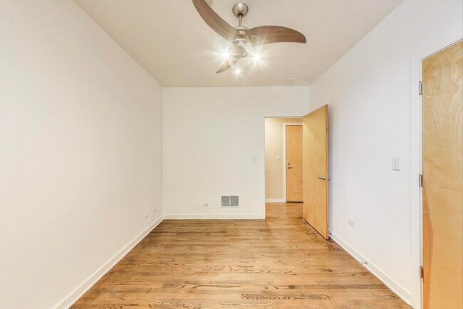 Building Photo - 421 S Ridgeland Ave