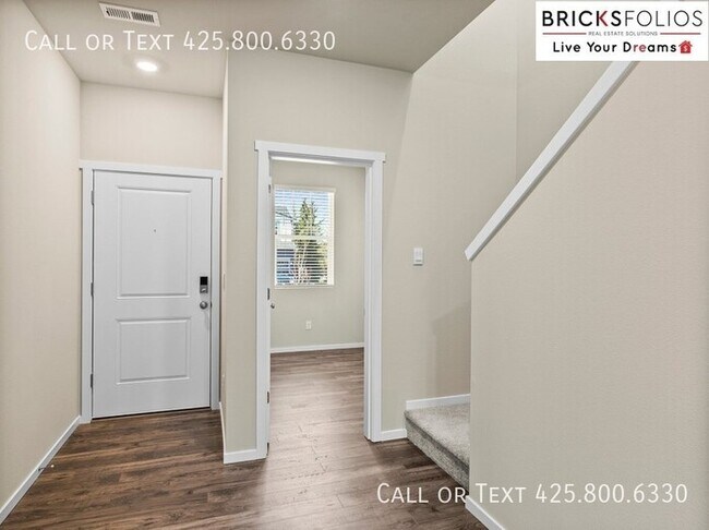 Building Photo - Inviting Home in Port Orchard with a Perfe...