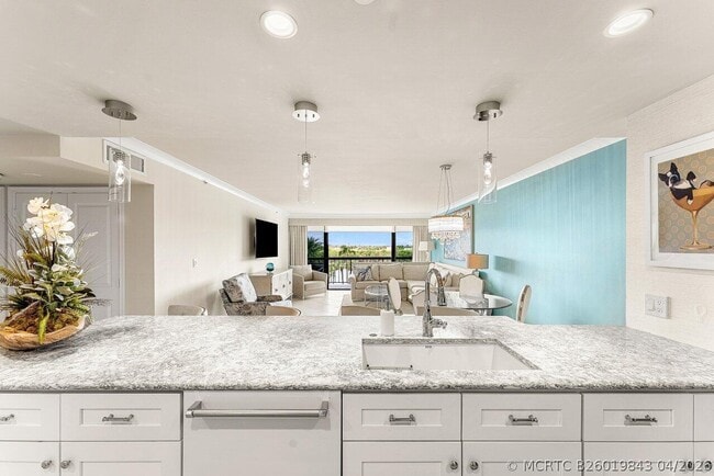 Building Photo - 4740 S Ocean Blvd