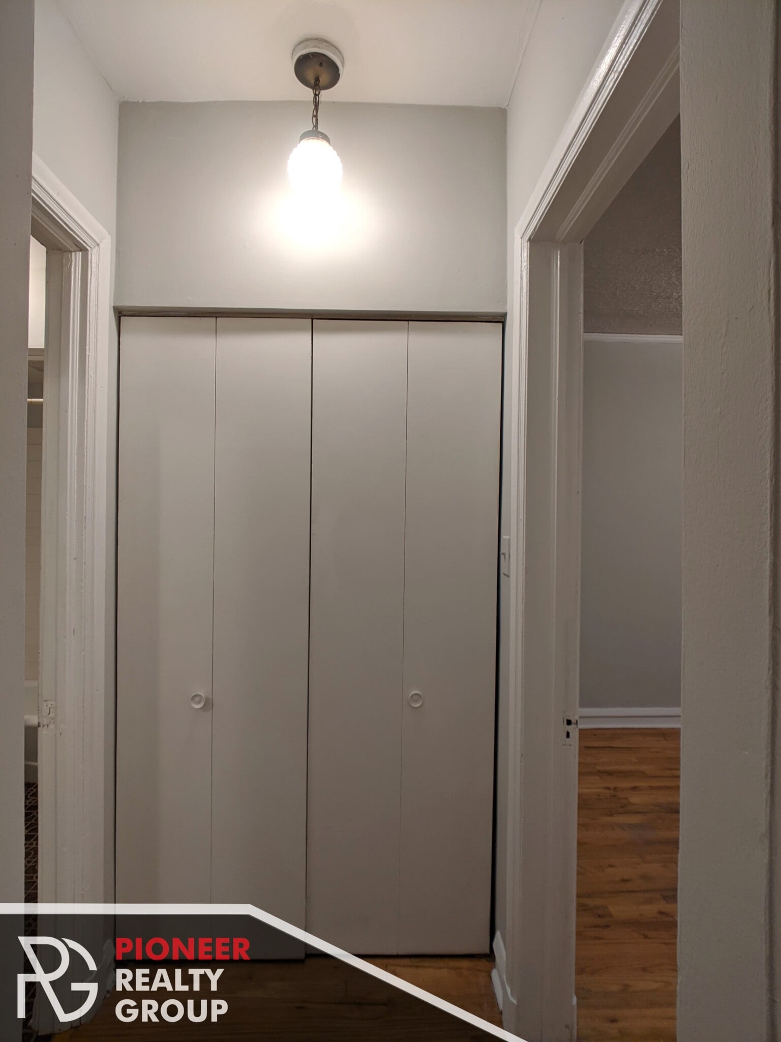 Building Photo - 832 W Wolfram St