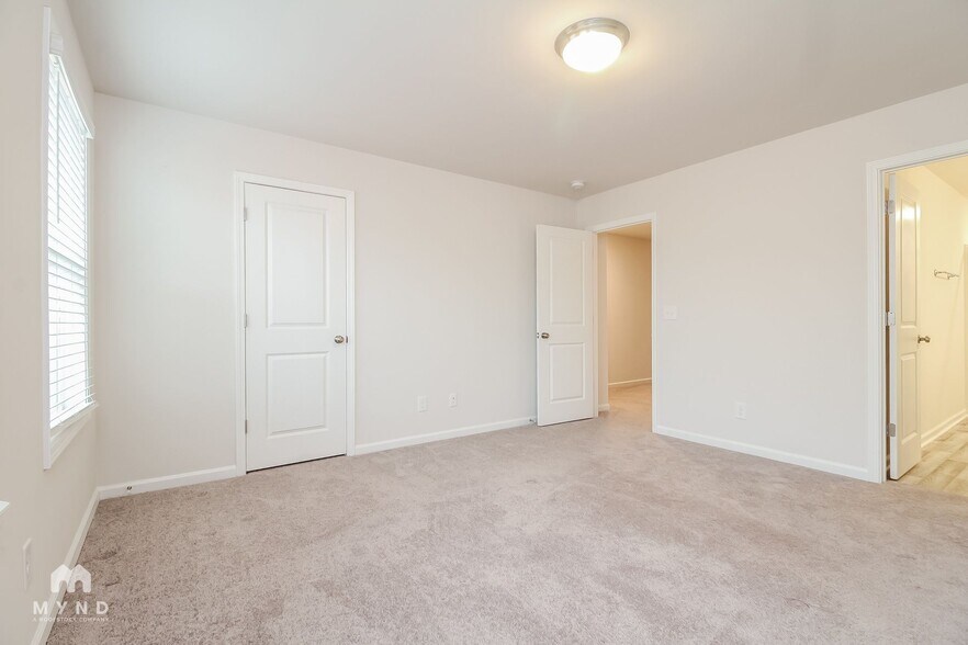 Building Photo - 10 Oak Rose Dr