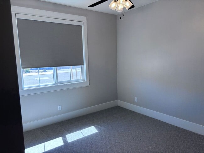 Building Photo - Wonderful single story 4 bed | 3 Bath | 2 Car Garage off Washington Dam Rd with Hot Tub