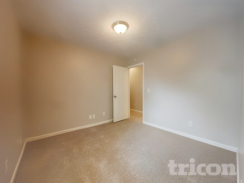 Building Photo - 7020 Setters Way