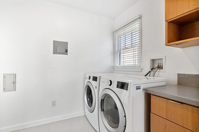 Building Photo - 1858 Westerly Terrace