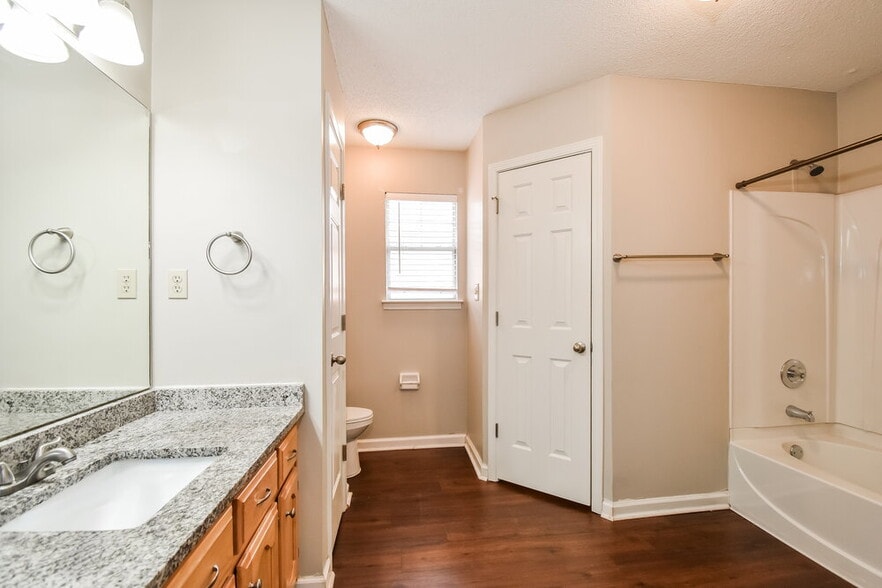 Building Photo - 8456 Cross Point Dr