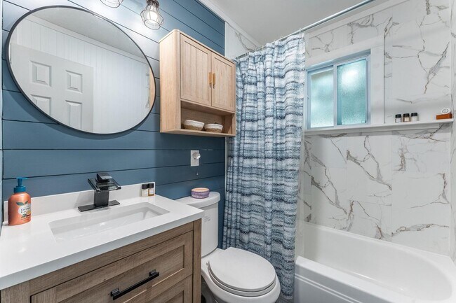 Building Photo - Charming Two Bedroom in Rogers