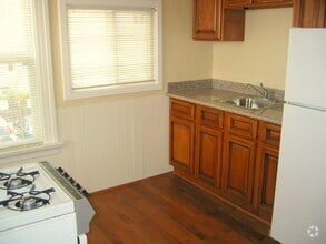Building Photo - -Great Downtown Berkeley Location near BAR...