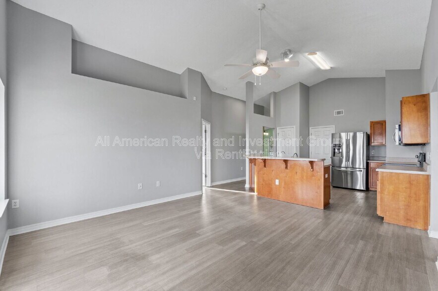 Building Photo - 742 Saltair Ln