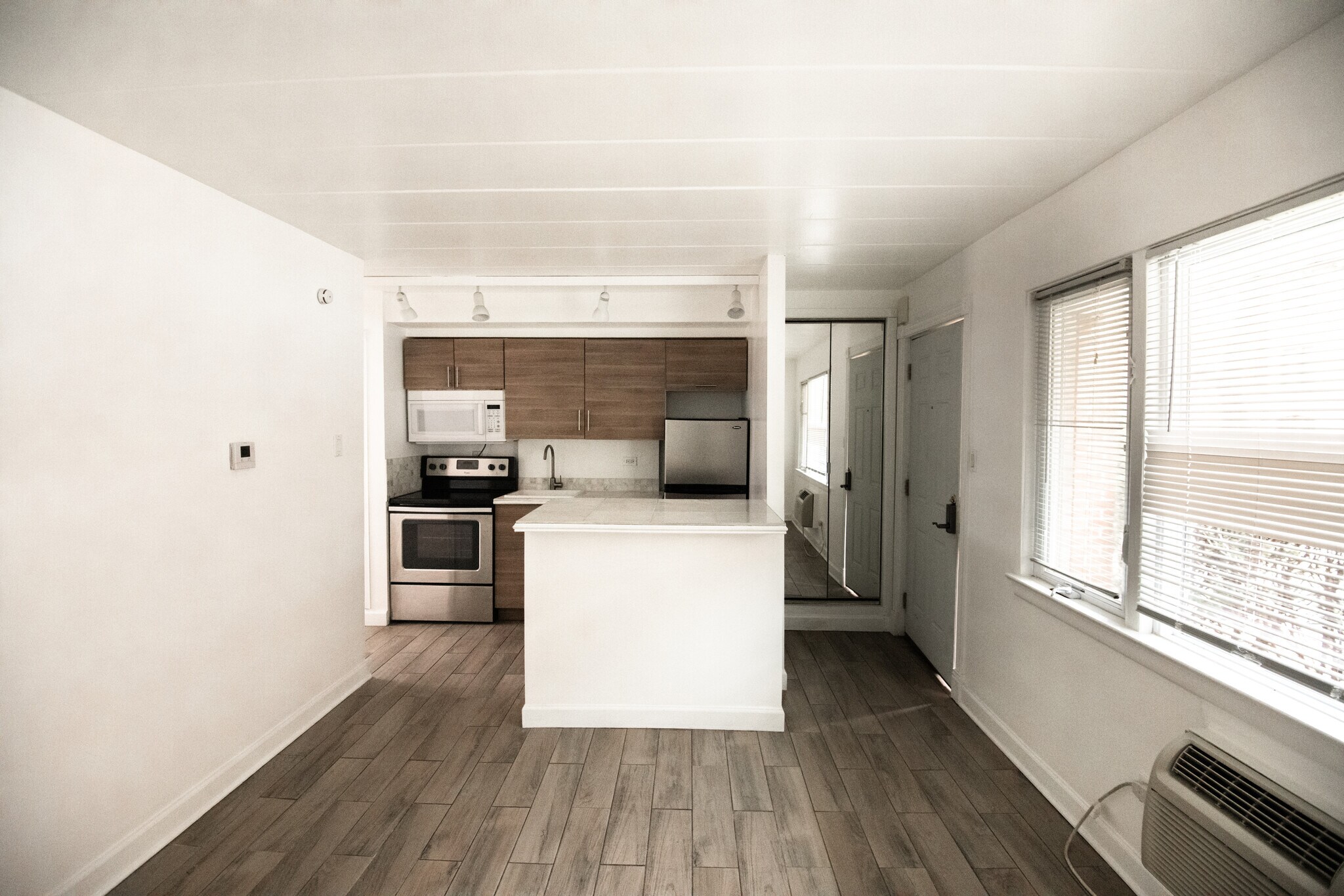 Building Photo - 40 Harrison St