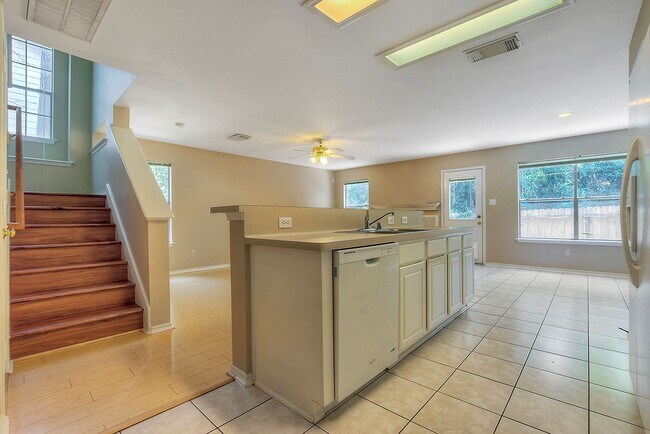 Building Photo - 7 Newberry Trail Ct